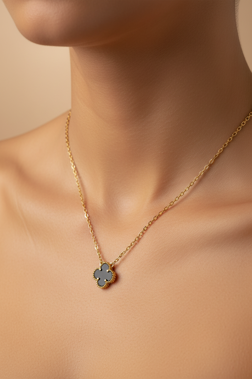 Brilliant clover necklace