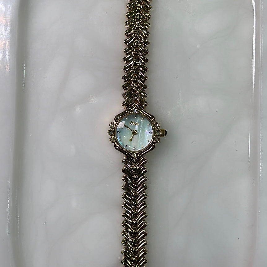 Amira pearl watch