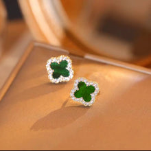 Load image into Gallery viewer, Rosa flower studs
