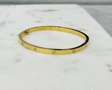 Load image into Gallery viewer, She Pretty Screw on Bangle
