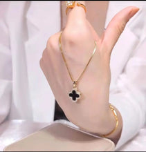 Load image into Gallery viewer, Reversible clover necklace
