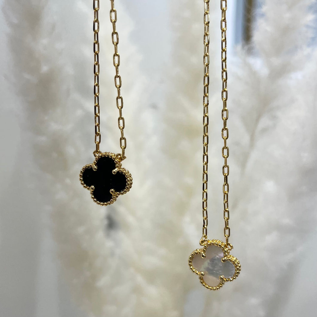 Brilliant clover necklace