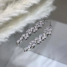 Load image into Gallery viewer, 925 Diamond cluster drop earrings

