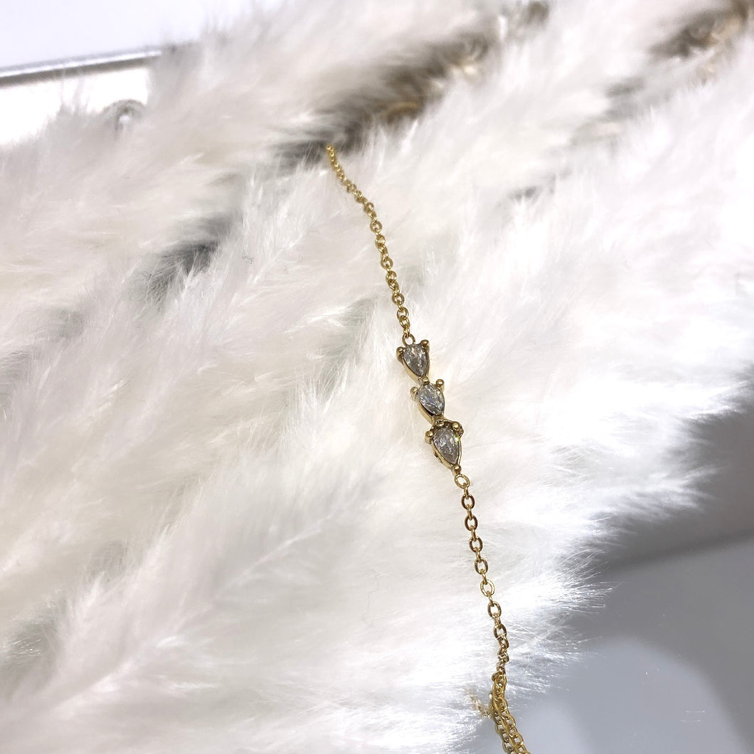 Dainty Teardrop bracelet